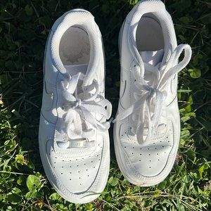White Nike Air Force size 3.5y (35.5)